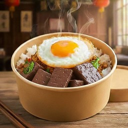 ข้าวกะเพราเลือดหมูไข่ดาว