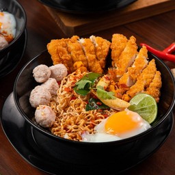 มาม่าต้มยำไก่กรอบ+หมูบะช่อ+ไข่ออนเซน