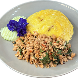 ข้าวกะเพราแซลมอน x ไข่ข้น