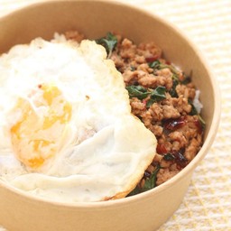 ข้าวกะเพราหมูสับ ไข่ดาว