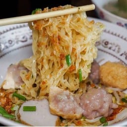 บะหมี่เป๊าะลูกชิ้นเเคระ