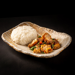 ข้าวหมูกรอบล่องใต้/Roast Pork With Red Curry Chili Paste