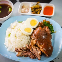 ข้าวขาหมูแบบยกทั้งขา