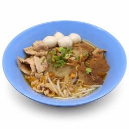 ก๋วยเตี๋ยวหมูตุ๋นน้ำแดง BY คุณเล็ก(คลองหลอด)