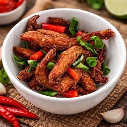 หมี่คลุก คอหมูทอด