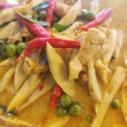 แกงกะทิไก่หน่อไม้