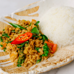 ข้าวไก่สมุนไพร Minced Chicken with Kaffir Lime Leaves and Green Peppercorns