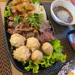 มิสเตอร์ไฮ้ไก่อบถัง&นู้ดเดิ้ลเด้อก๋วยเตี๋ยวเนื้อตุ๋นหมูตุ๋น-ลาดปลาเค้า 20