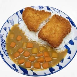 ข้าวแกงกะหรี่ปลาทอด