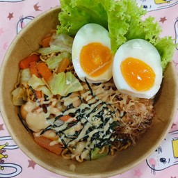 หมวยเล็ก ผัดมาม่ายากิโซบะ บะหมี่เทอริยากิ