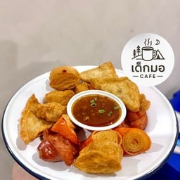 ลูกชิ้นทอด เลือกที่หน้าเคาเตอร์ลูกชิ้น