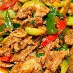 ผัดเครื่องแกง (กับ)