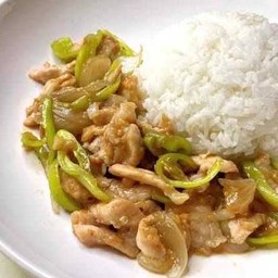 ข้าวผัดพริกหยวกหมูกับข้าวสวยร้อนๆ