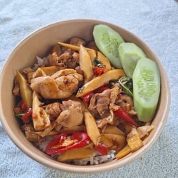 ผัดกะเพราไก่หน่อไม้ ราดข้าว