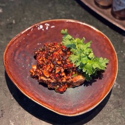 ปลากะพงทอดราดพริกกระเทียมสด Crispy Sea Bass With tamarind sweet Chili and Garlic sauce