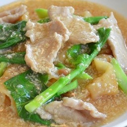 ราดหน้าหมู