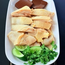 ข้าวมันไก่ ต้าวมันไก่(หน้าร้านขวัญใจไททำ)