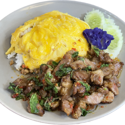 ข้าวกะเพราสันคอหมู x ไข่ข้น
