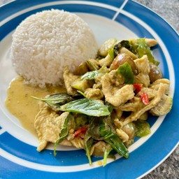 แกงเขียวหวานราดข้าว