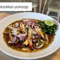 ยำเนื้อก้ามปูนึ่ง