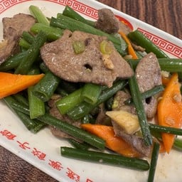 ดอกกระเทียมผัดตับหมู