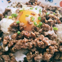 หมูผัดซีอิ้วราดข้าว