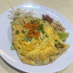 ผัดหมี่ชัยภูมิกุ้งสด ห่อไข่