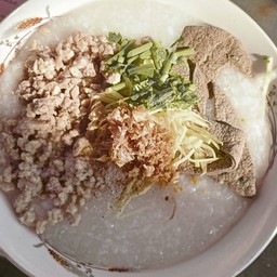 โจ๊กเครื่องใน (ตับ + ใส้อ่อน)