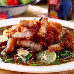 ยำสามชั้นทอด