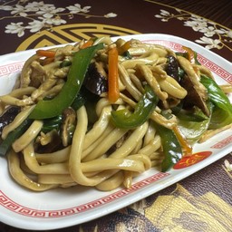 บะหมี่ผัดผักใส่หมูเส้น