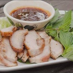 หมูน้ำตก