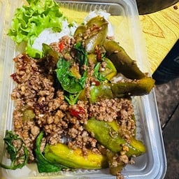 ฉิมพลีข้าวหมูทอดกะเพราโบราณ