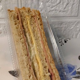 แซนวิชเต็มคำ