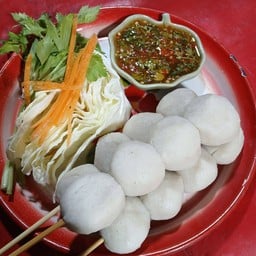 ลูกชิ้นนึ่งนายพันธุ์ น้ำจิ้มซีฟู้ดรสเด็ด