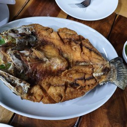 ร้านรักเเจริญ ซีฟู้ด By เชฟโจ เฮือนยายหลองเสมานคร 2