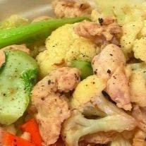 กะหล่ำดอกผัดอกไก่ ราดข้าว @