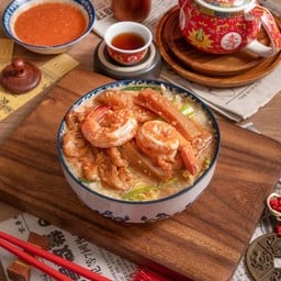 สุกี้น้ำรวมมิตรเนื้อวัวหมัก (เนื้อวัว+หมึกกรอบ+กุ้ง)