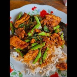 ผัดพริกแกงหมู