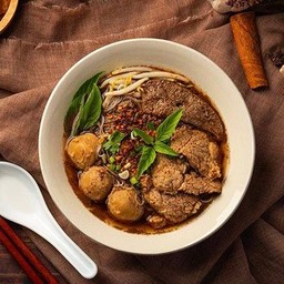 ก๋วยเตี๋ยวเรือหมู น้ำตก