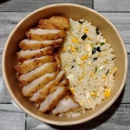 ข้าวผัดไข่-ไก่ทอด(พริกไทย)