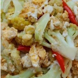 กะหล่ำดอกผัดไข่ ราดข้าว @