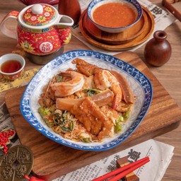 สุกี้แห้งรวมมิตรเนื้อวัวหมัก (เนื้อวัว+หมึกกรอบ+กุ้ง)