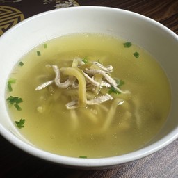 แกงจืดผักดองเสฉวนหมูเส้น