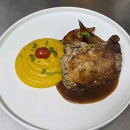 สเต็กสะโพกไก่ (Chicken Thigh Steak)