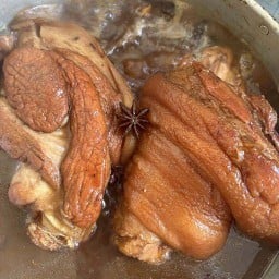 ข้าวขาหมูน้องชิม่อน