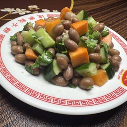 ยำแตงกวาถั่วลิสง