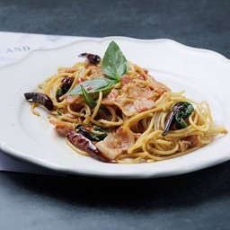 สปาเกตตีเบคอนพริกแห้ง