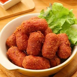 ไส้กรอกแดงชุบแป้งทอด