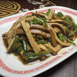 คืนฉ่ายผัดเต้าหู้แห้ง