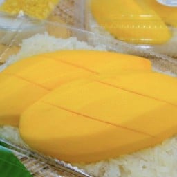 แม่เล็กขนมใบตอง.& ข้าวเหนียวมะม่วง ตลาดกังสดานไนท์